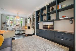 Elegant 4-BR House with garden