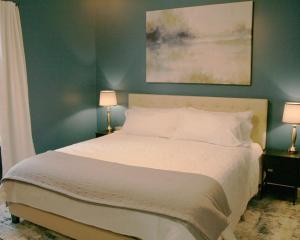 Upscale luxury home just a few blocks from beach