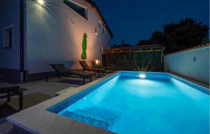 Lovely Apartment In Peroj With Wifi