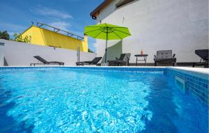 Lovely Apartment In Peroj With Wifi