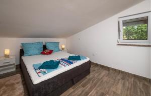 Lovely Apartment In Peroj With Wifi