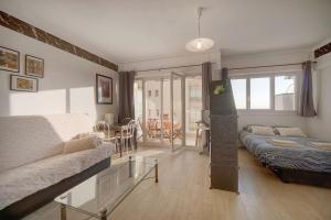 FRGK Fauvettes Apartment Terrace, Parking, AC & Ultra-Fast Wi-Fi