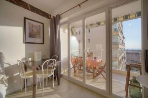 FRGK Fauvettes Apartment Terrace, Parking, AC & Ultra-Fast Wi-Fi