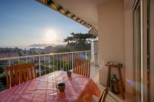 FRGK Fauvettes Apartment Terrace, Parking, AC & Ultra-Fast Wi-Fi