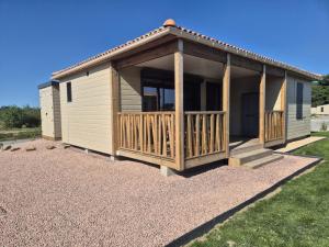 Campings Chalet dans domaine avec piscine : photos des chambres