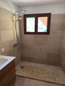 Gite boutx avec Jacuzzi 12 personnes 5 LITS DOUBLES ET 1 CANAPE LIT