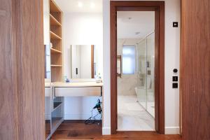 Luxury 5-Bed 4-Bath Home for the Ultimate Escape