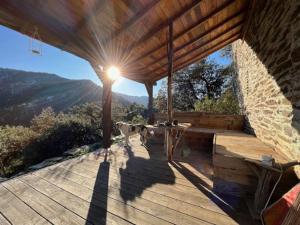 Maisons de vacances Maison de Charme avec piscine et Jacuzzi au dessus de la riviere : Maison 3 Chambres