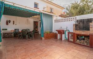 Beautiful Home In Torre De Benagalbón