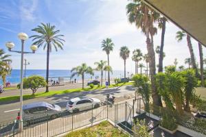 Cosy Cariatides Condo Promenade