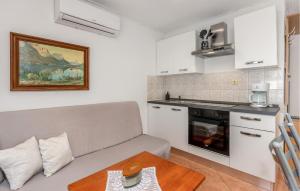 Nice Apartment In Mundanije With Wifi 