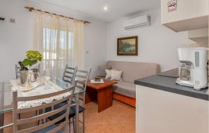 Nice Apartment In Mundanije With Wifi