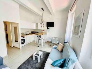 Marseille, Vieux-Port, Opera ,T2, Center 13001