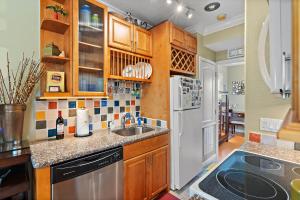 Walk to Everything Downtown EAT - SHOP - PLAY