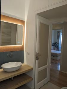 Peaceful Roman Retreat