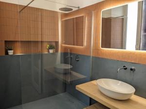 Peaceful Roman Retreat