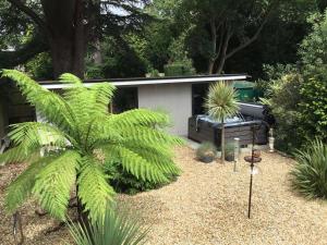 Studio Retreat - Hot Tub Garden & Pets Welcome