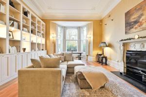 Elegant Victorian Flat Near Chelsea Embankment
