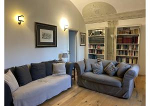 Frescos house