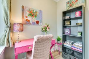 Family Apartment with Deck and Yard Near Northwestern