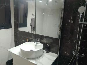 Luxury Semi-Basement Suite Athens