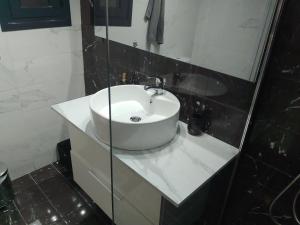 Luxury Semi-Basement Suite Athens