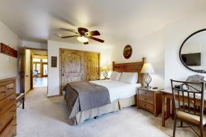 Lion Square Lodge East 310A