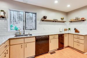 Campton Cabin Near White Mountain Natl Forest