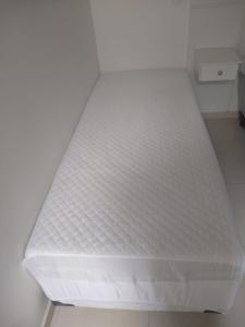 Apto 2 quartos a 350 metros da praia, churrasqueira na varanda, wi-fi, piscina, garagem coberta,telas de proteção, quadra beach tênis