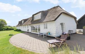 Gorgeous Home In Glesborg With Wifi