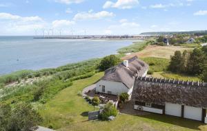 Gorgeous Home In Glesborg With Wifi