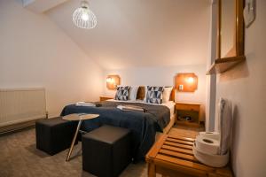 Small Double or Twin Room room in Veziova House
