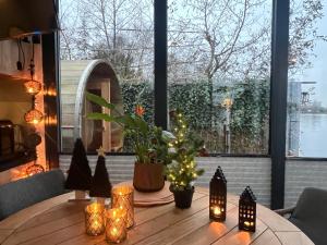 NEW - Little Asia - Stunning Boathouse on a lake Near Amsterdam with Sauna