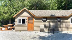 Bruce Anchor Cabins