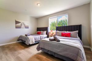 Spacious 3BR Townhouse with Free Parking Included!