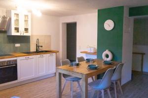 Ferienwohnung "Wasser" mit Sauna im Ferienhaus am Waldbach