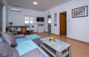 Stunning Apartment In Peroj With Wifi 