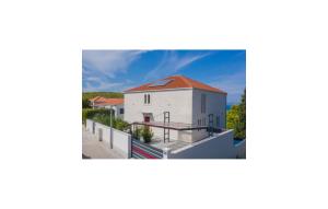 Cozy Apartment In Postira