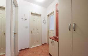 Lovely Apartment In Makarska With Wifi