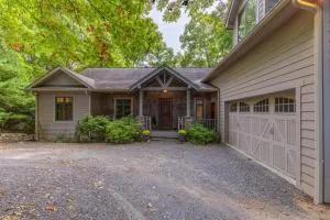 Tobey's Den - Fleetwood