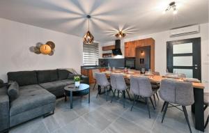 Stunning Home In Vinogradi Ludbreski