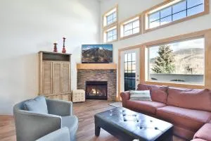 La Riva Del Lago Condo: Downtown, Close to Everything! - 狄龙