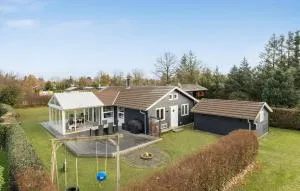4 Bedroom Stunning Home In Hadsund - Haslevgårde