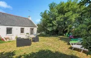 2 Bedroom Stunning Home In Ploumagoar - Bourbriac