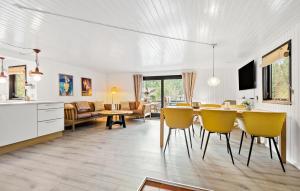 Stunning Home In Oksbøl With Wifi