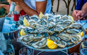 Maisons de vacances Beautiful Home In La Teste-De-Buch : photos des chambres