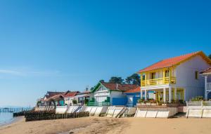 Maisons de vacances Beautiful Home In La Teste-De-Buch : photos des chambres