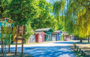 Maisons de vacances Beautiful Home In La Teste-De-Buch : photos des chambres