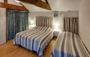 Maisons de vacances Beautiful Home In La Teste-De-Buch : photos des chambres