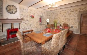 Maisons de vacances Nice Home In St Andre De Cruzieres : photos des chambres